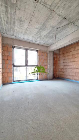 Apartament cu 3 camere decomandat în Traian
