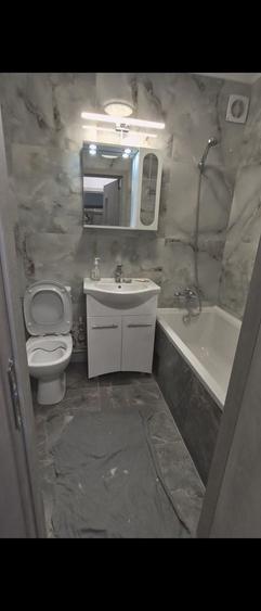 Apartament cu 3 camere semidecomandat în Brâncoveanu