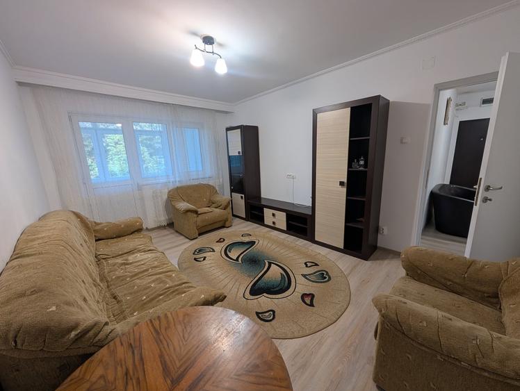 Apartament cu 2 camere decomandat, mobilat în Central