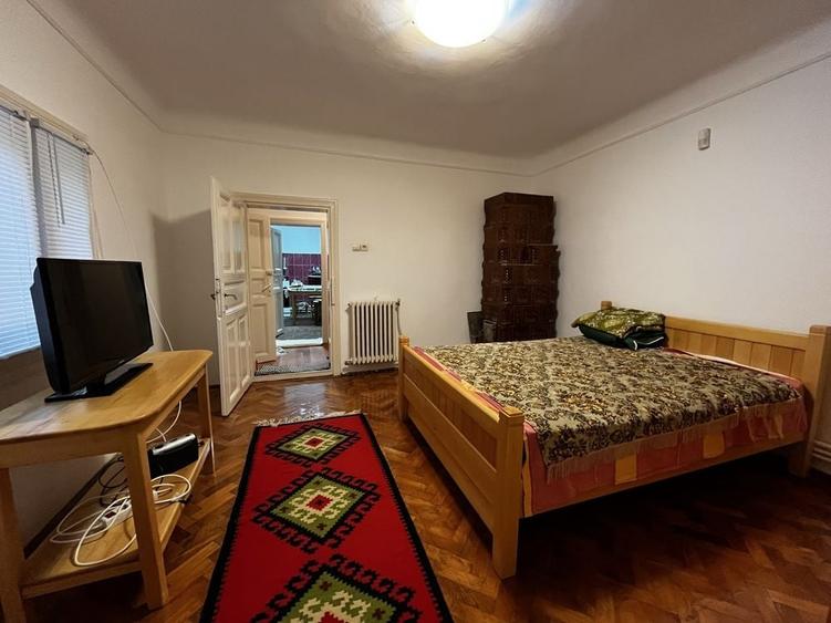 Casă cu 4 camere în Buzaului