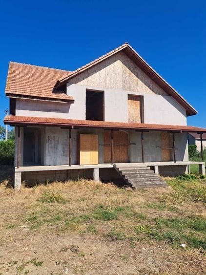 Duplex cu 6 camere cu Teren 659 Mp în Potoceni