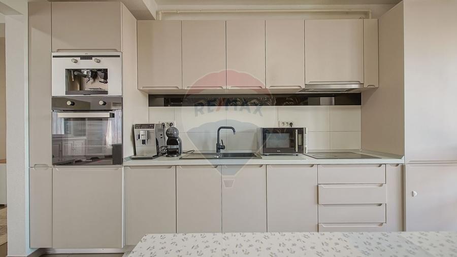 Penthouse cu 3 camere decomandat, mobilat în Sud