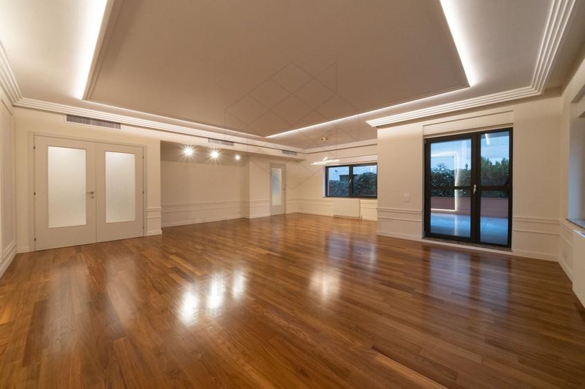 Apartament cu 4 camere decomandat, mobilat în Dorobanți