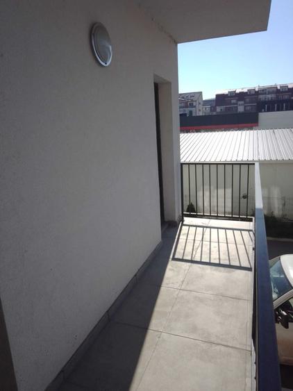 Apartament cu 3 camere decomandat în Florești