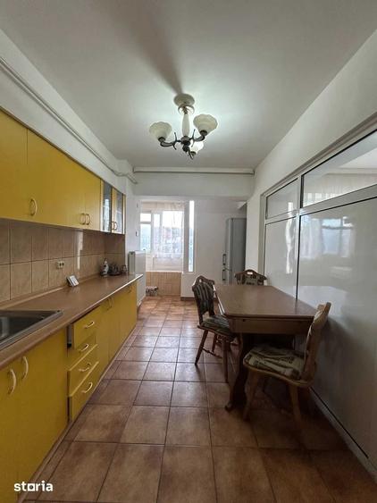 Apartament cu 3 camere semidecomandat în Ultracentral