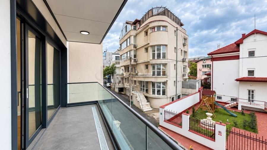 Apartament cu 3 camere decomandat în Herăstrău