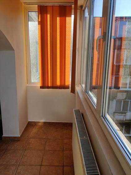 Apartament cu 4 camere decomandat, mobilat în Aradului