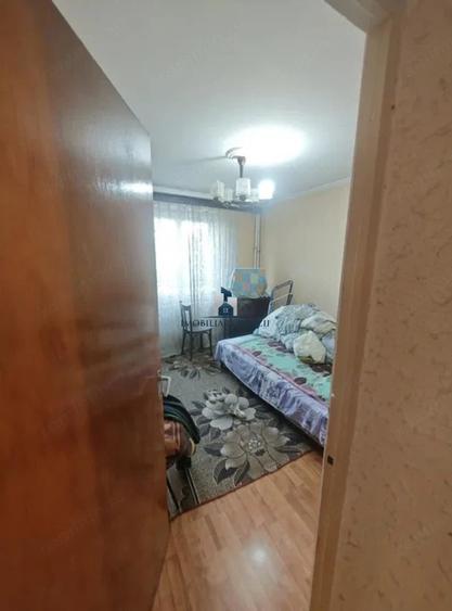Apartament cu 3 camere decomandat în Berceni