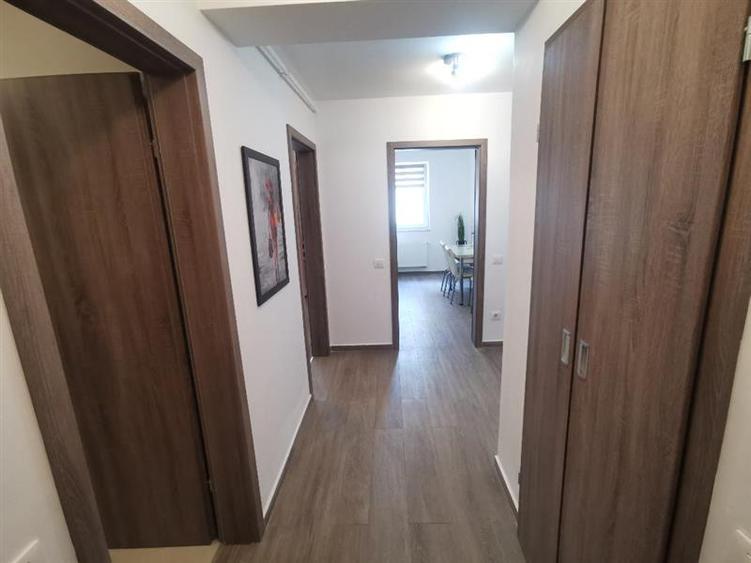 Apartament cu 2 camere decomandat, mobilat în Tractorul
