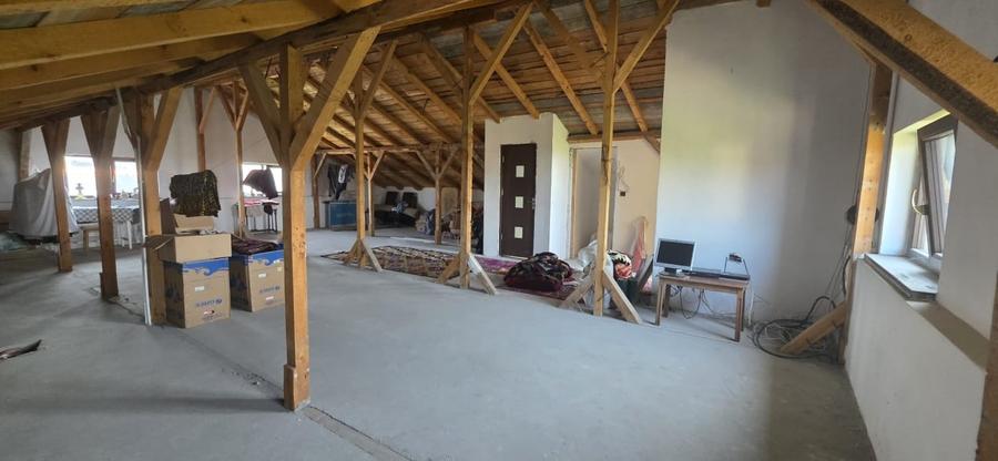 Casă individuală cu 6 camere cu Canalizare în Malu Mare