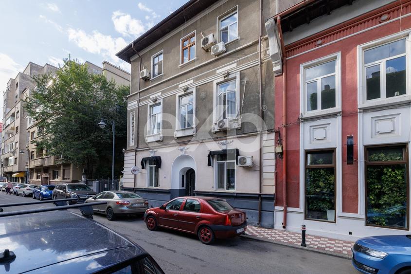 Apartament cu 5 camere decomandat, mobilat în Romană