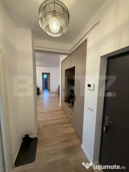 Apartament cu 3 camere semidecomandat în Central