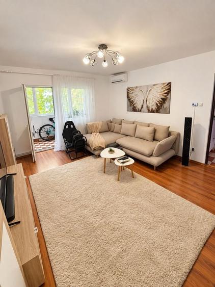 Apartament cu 3 camere decomandat, mobilat în Dâmbovița