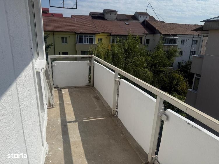 Apartament cu 4 camere decomandat în Micro 3