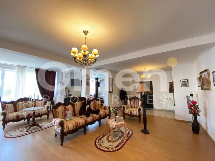 Apartament cu 3 camere semidecomandat în Exterior Vest