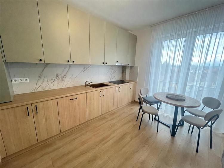 Apartament cu 3 camere decomandat, mobilat în Central