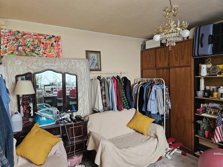 Casă cu 4 camere cu Teren 140 Mp în Olteni