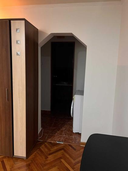 Apartament cu 2 camere semidecomandat în Micro 16