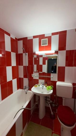 Apartament cu 3 camere decomandat în Berceni