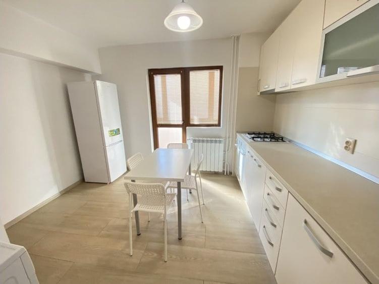 Apartament cu 4 camere în P-ța Romană