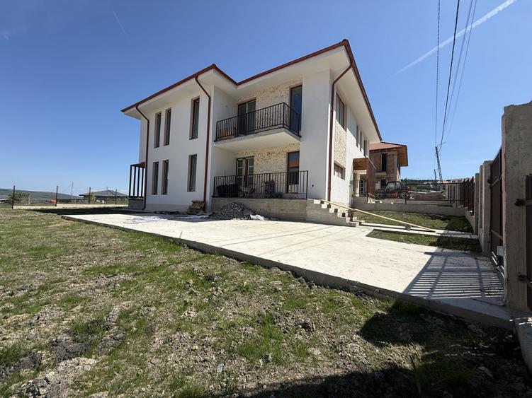 Duplex cu 4 camere cu Canalizare în Chinteni