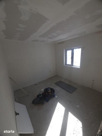 Casă cu 5 camere cu Teren 250 Mp în Clinceni