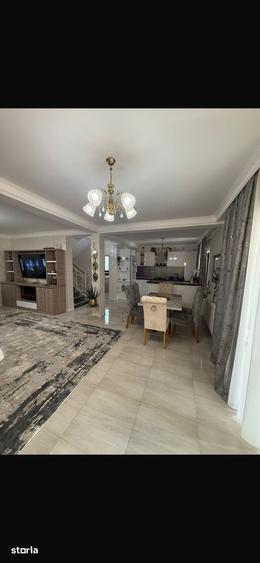 Casă cu 4 camere cu Teren 200 Mp în Central