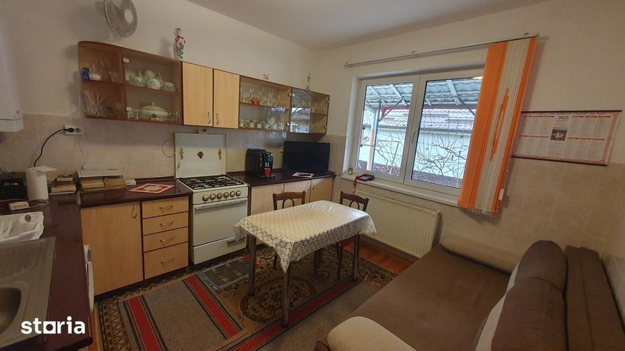 Casă cu 3 camere cu Teren 2795 Mp în Central