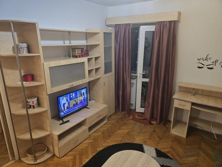 Apartament cu 2 camere semidecomandat în Olteniței