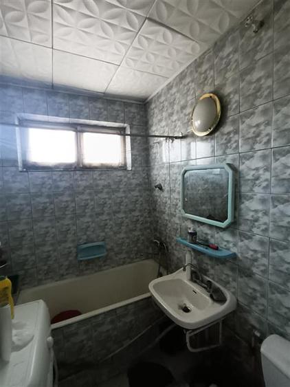 Apartament cu 3 camere semidecomandat în Independenței