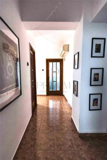 Apartament cu 4 camere decomandat în Central