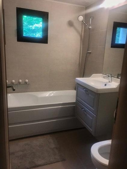 Apartament cu 3 camere semidecomandat, mobilat în Rahova