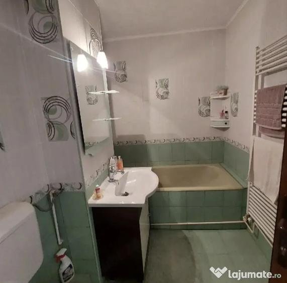 Apartament cu 3 camere decomandat, mobilat în Alfa