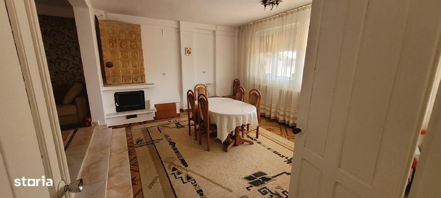 Casă cu 4 camere în Central