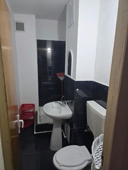 Apartament cu 4 camere decomandat în Exterior Vest