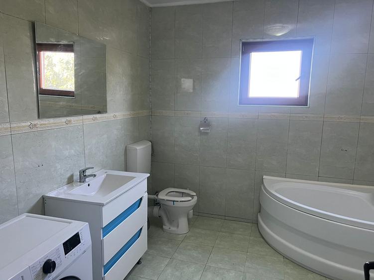 Casă cu 5 camere cu Canalizare în Ovidiu