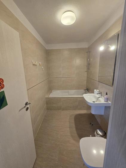 Apartament cu 3 camere decomandat în Bună Ziua