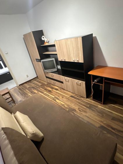 Apartament cu 3 camere semidecomandat în Micălaca