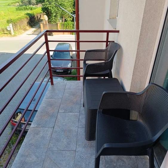 Apartament cu 3 camere semidecomandat, mobilat în Florești