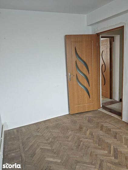 Apartament cu 3 camere decomandat în Peninsula