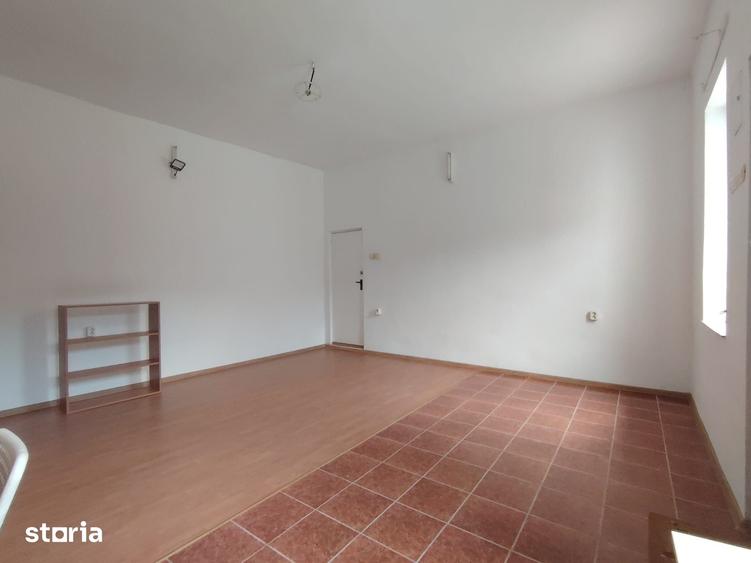 Spațiu comercial, de 30 mp, în Central