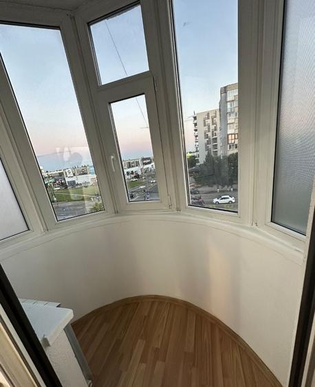 Apartament cu 3 camere decomandat în Exterior Vest