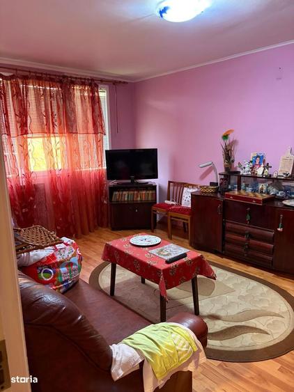 Apartament cu 3 camere decomandat în Valea Oltului