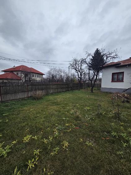 Casă cu 5 camere cu Teren 1000 Mp în Central