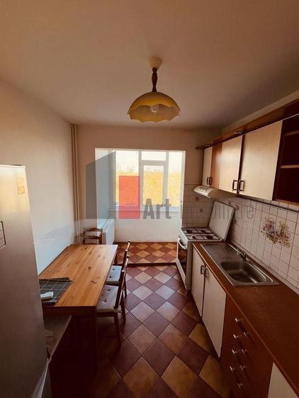 Apartament cu 3 camere decomandat, mobilat în Colentina