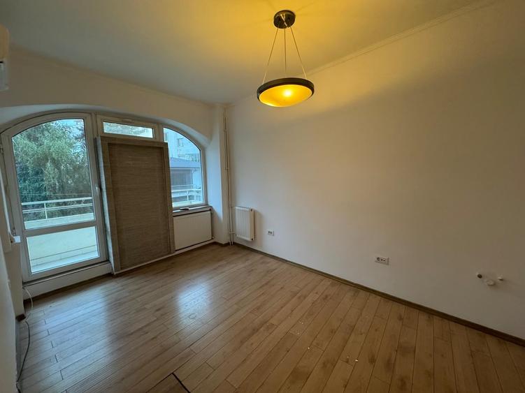 Duplex cu 3 camere cu Canalizare în Cotroceni