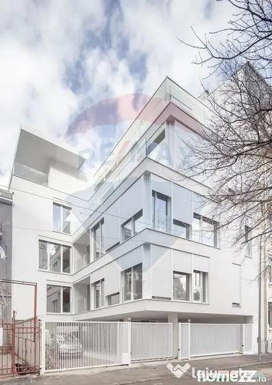 Apartament cu 3 camere decomandat în Națiunile Unite
