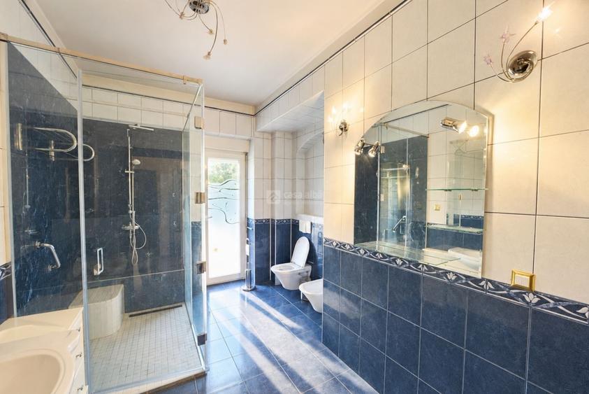 Casă individuală cu 6 camere cu Canalizare în Bucium