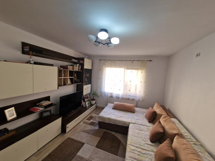 Apartament cu 2 camere semidecomandat în Inel I