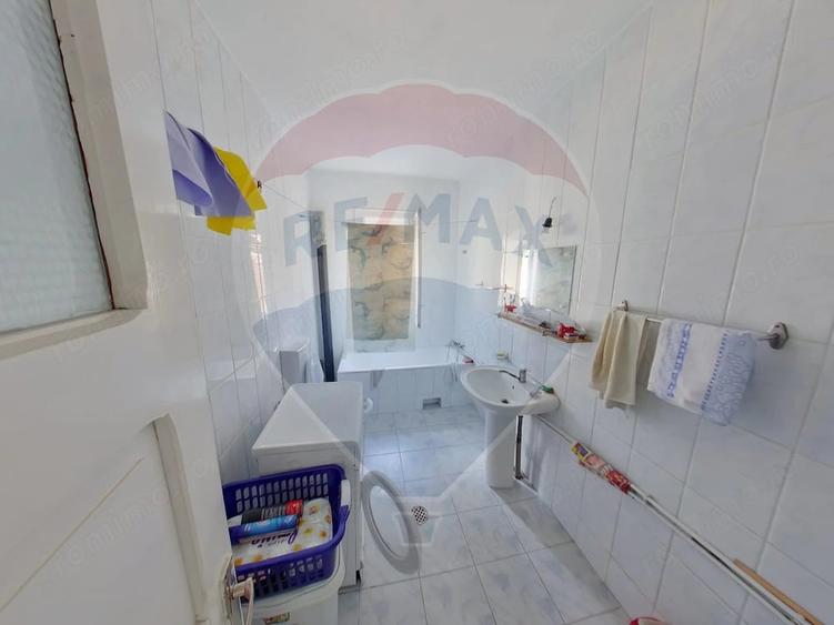 Casă cu 8 camere cu Teren 2694 Mp în Rona de Sus